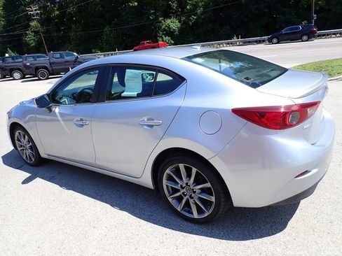 Used 2018 MAZDA MAZDA3 Touring FWD image 5