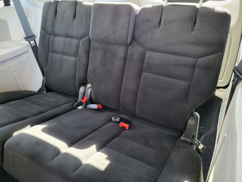 Used 2019 Dodge Grand Caravan SE w/ UConnect Hands-Free Group image 19