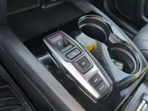 Used 2018 Honda Pilot Touring image 32