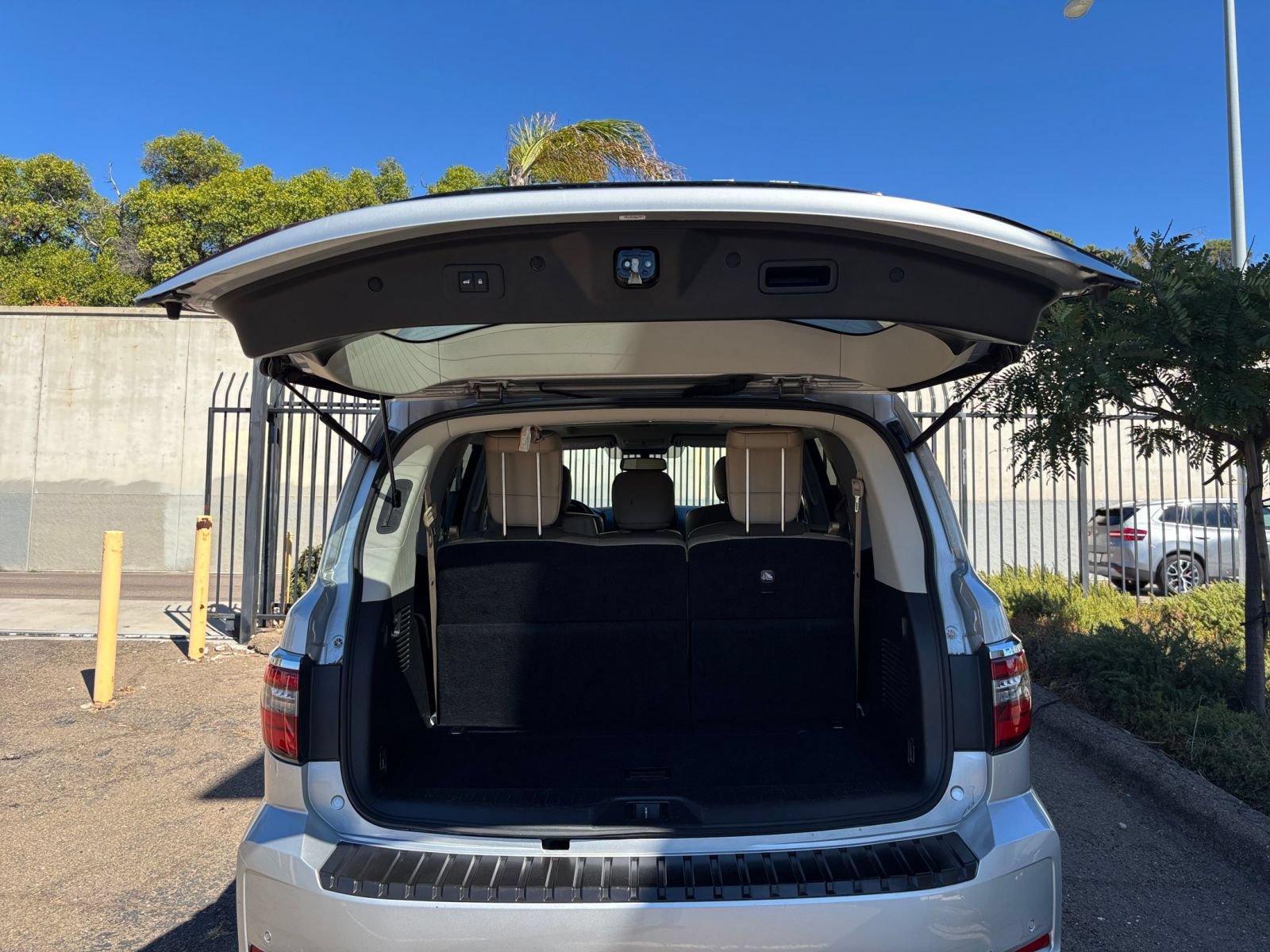 Used 2024 Nissan Armada SL RWD image 35