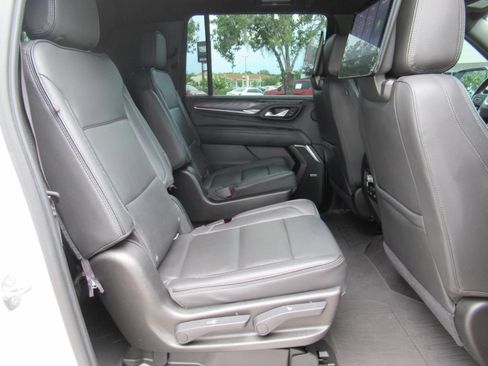 Used 2021 GMC Yukon XL Denali w/ Denali Ultimate Package AWD/4WD image 17