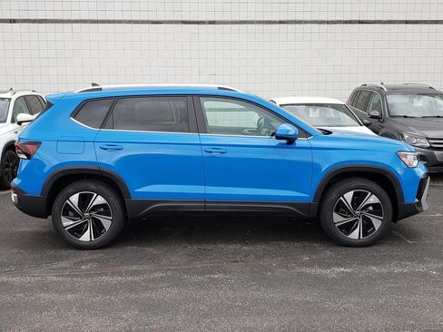 New 2026 Volkswagen Taos SE AWD/4WD image 2
