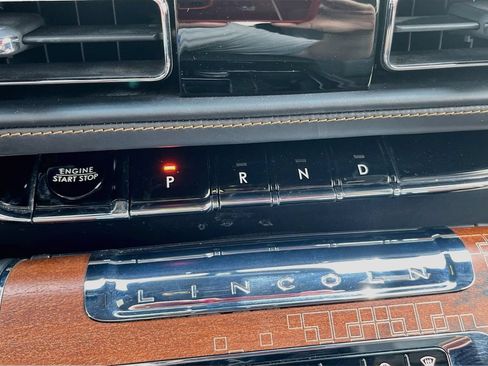 Used 2025 Lincoln Aviator Black Label w/ Jet Appearance Package AWD/4WD image 17