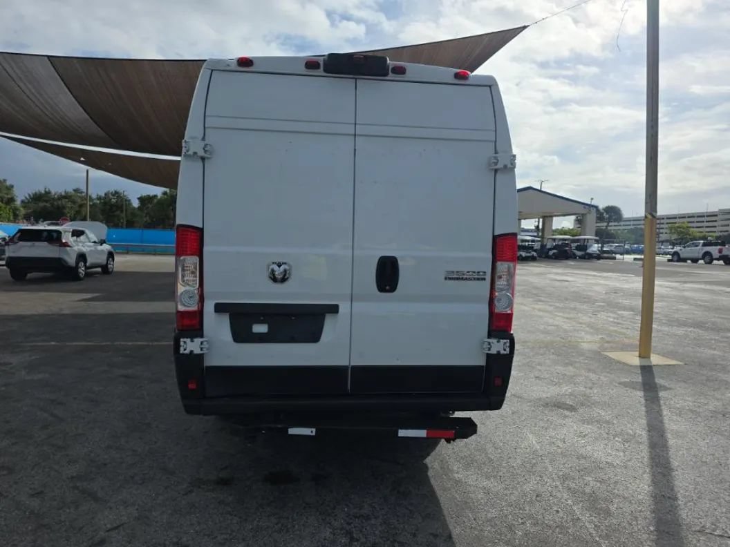 Used 2023 RAM ProMaster 3500 w/ Driver Convenience Group FWD image 3
