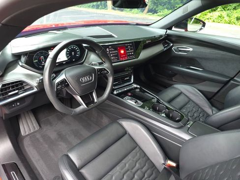 Used 2024 Audi e-tron GT Premium Plus w/ Performance Package image 2