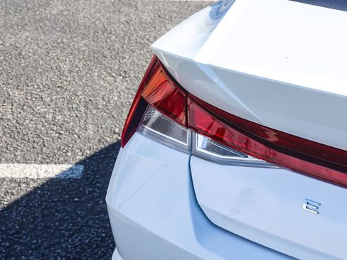 Used 2021 Hyundai Elantra SE image 8