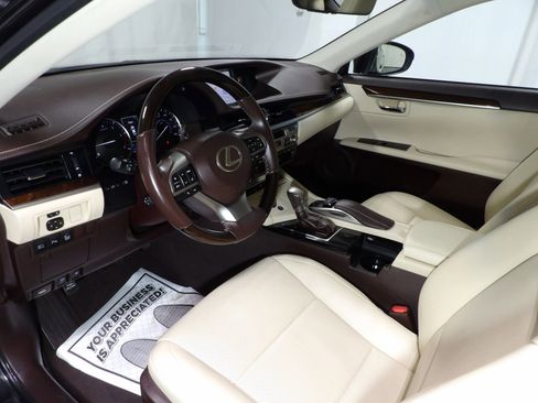 Used 2018 Lexus ES 350 w/ Navigation System Package image 11