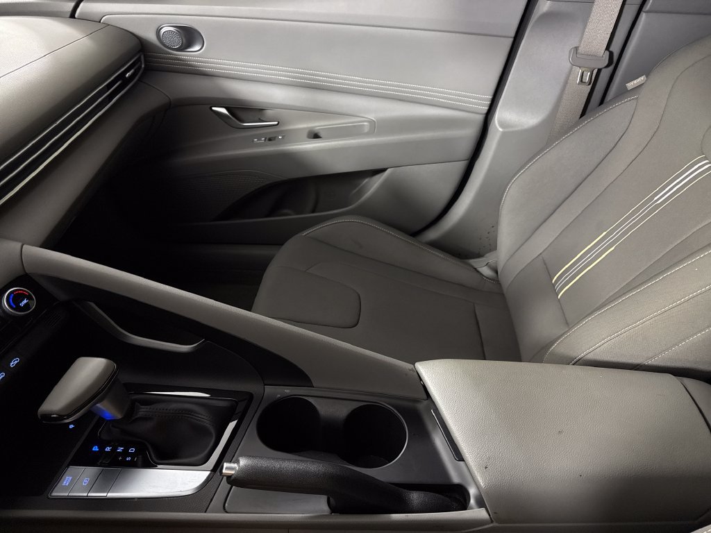 Used 2025 Hyundai Elantra Sport FWD image 24