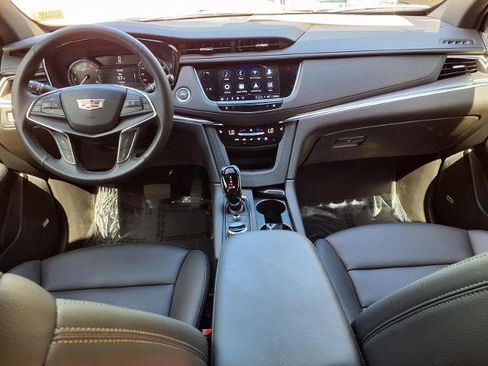 New 2026 Cadillac XT5 Luxury image 11