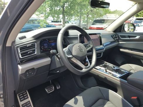 Certified 2025 Volkswagen Atlas Peak Edition SE AWD/4WD image 25