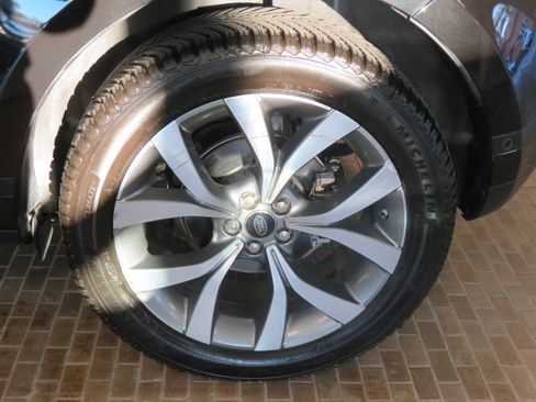 Used 2020 Land Rover Range Rover Evoque SE AWD/4WD image 8