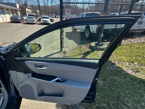 Used 2015 Toyota Camry LE image 30