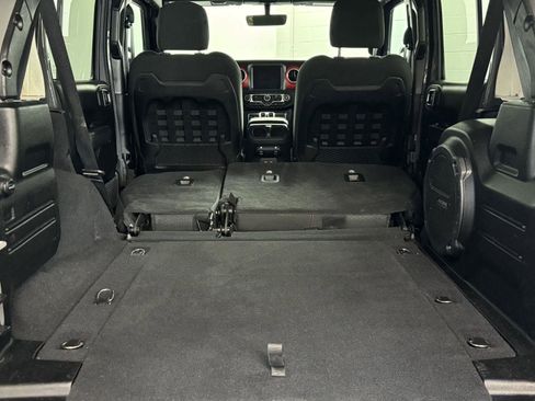 Used 2022 Jeep Wrangler Unlimited Rubicon image 32