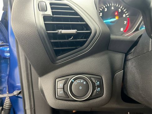 Used 2017 Ford Escape SE w/ Equipment Group 201A image 17