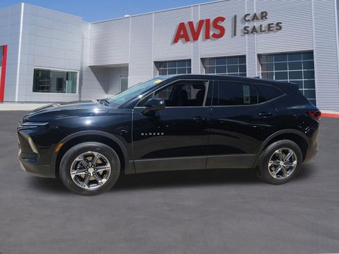 Used 2025 Chevrolet Blazer LT FWD image 2