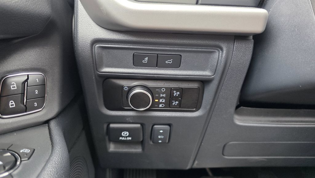 Used 2023 Ford Expedition XLT AWD/4WD image 22