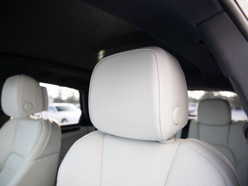 Certified 2024 Porsche Macan image 19