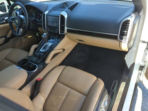 Used 2017 Porsche Cayenne S Platinum image 21