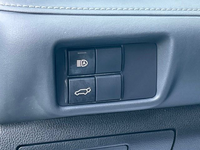 Used 2022 Toyota Highlander XLE AWD/4WD image 26