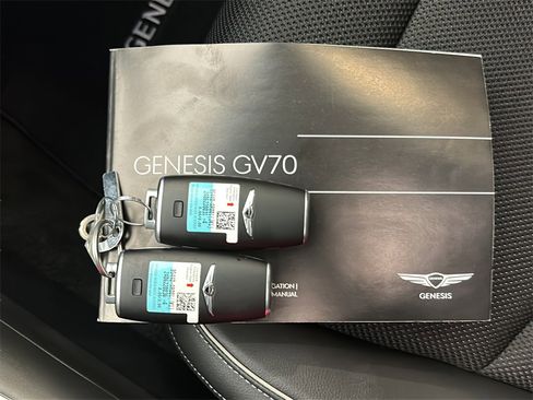 Certified 2025 Genesis GV70 3.5T Sport image 31