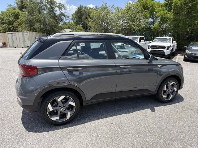 Used 2023 Hyundai Venue Limited w/ Cargo Package FWD image 2