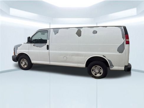 Used 2010 Chevrolet Express 2500 image 6