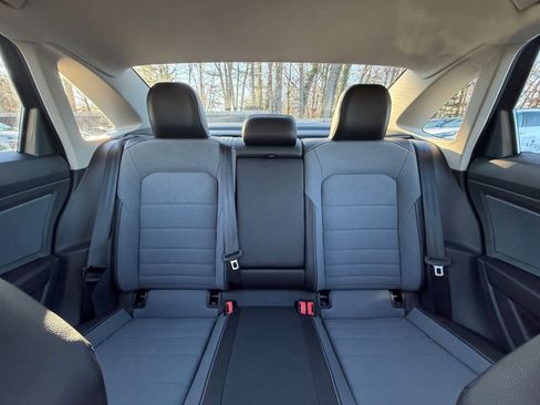 Used 2025 Volkswagen Jetta SE image 41