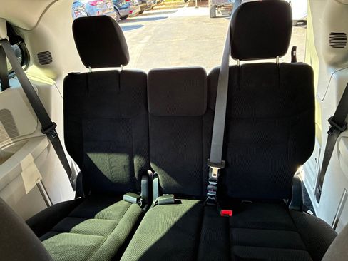 Used 2019 Dodge Grand Caravan SE image 18