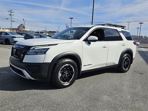 Used 2025 Nissan Pathfinder Rock Creek image 3
