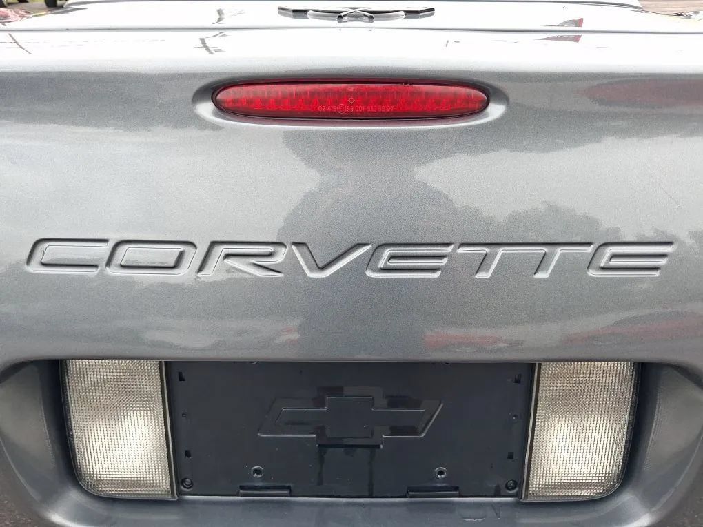 Used 2004 Chevrolet Corvette Coupe w/ Preferred Equipment Group RWD image 10