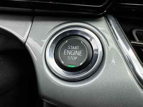 Used 2025 Chevrolet Trax LT w/ LT Convenience Package FWD image 19