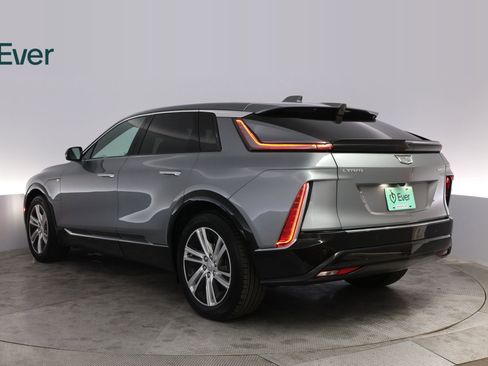 Used 2024 Cadillac Lyriq Tech AWD/4WD image 17