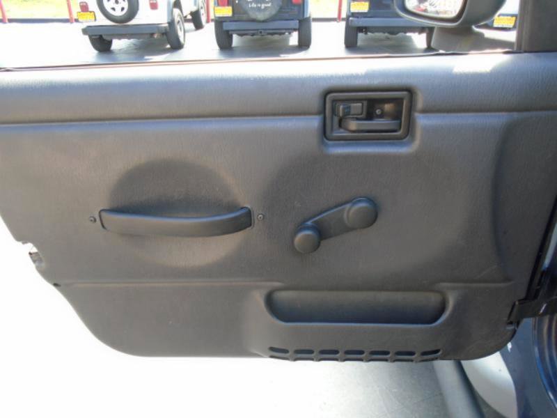 Used 2006 Jeep Wrangler 4WD X image 24