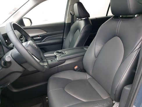 Used 2024 Toyota Grand Highlander AWD image 5