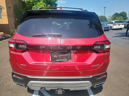 Certified 2025 Honda Pilot Touring image 7