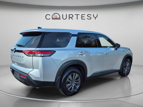 Certified 2025 Nissan Pathfinder S FWD image 7