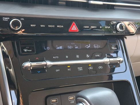 Certified 2022 Kia Carnival EX FWD image 14