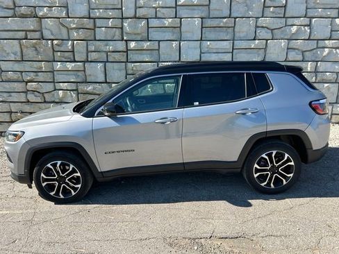 Certified 2023 Jeep Compass Limited AWD/4WD image 3
