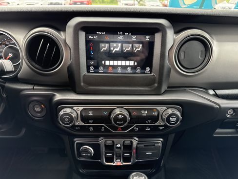 Used 2022 Jeep Wrangler Unlimited Sport AWD/4WD image 18