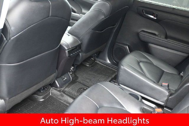 Used 2024 Toyota Highlander XLE AWD/4WD image 15