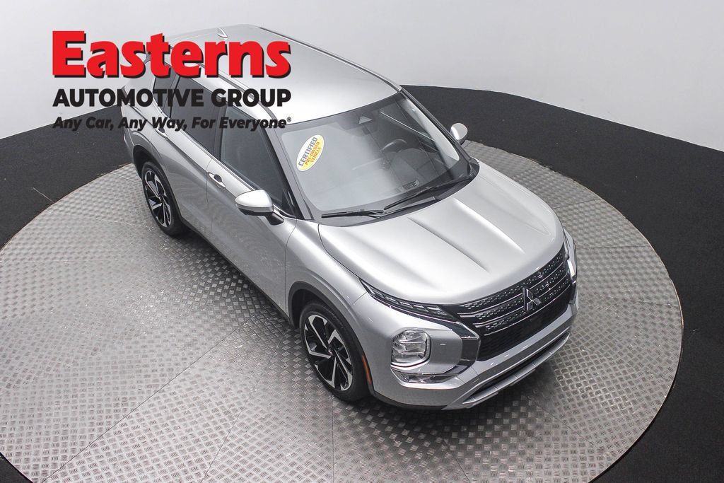 Used 2024 Mitsubishi Outlander SE AWD/4WD image 3