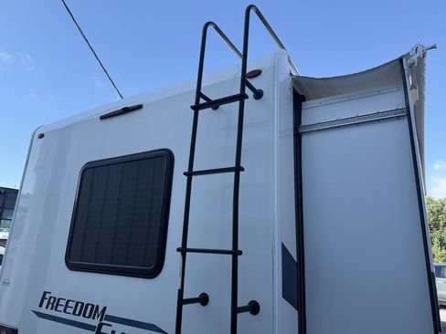 Used 2022 Ford E-450 and Econoline 450 Super Duty w/ Motorhome Prep Package RWD image 28