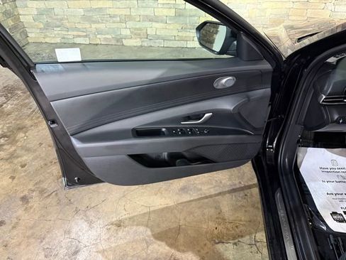 New 2025 Hyundai Elantra SE image 9