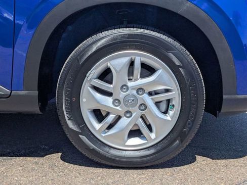 Used 2025 Hyundai Venue SE FWD image 7