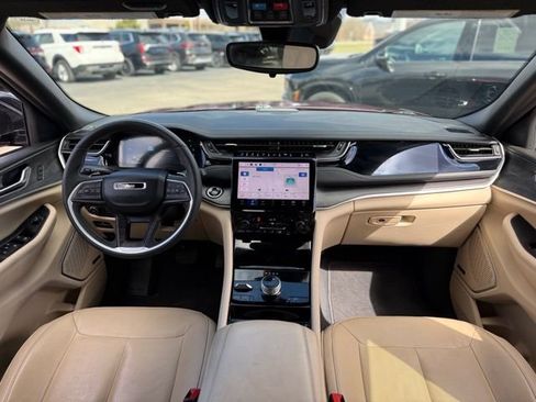 Used 2023 Jeep Grand Cherokee 4WD 4xe image 2