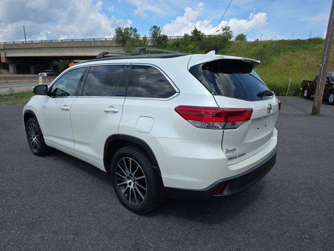 Used 2018 Toyota Highlander SE AWD/4WD image 6