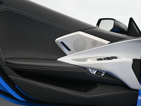 Used 2022 Chevrolet Corvette Stingray Premium Conv w/ Z51 Performance Package RWD image 11