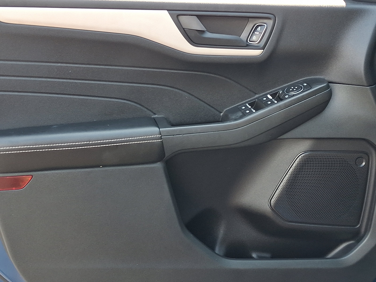 Used 2022 Ford Escape SE FWD image 13