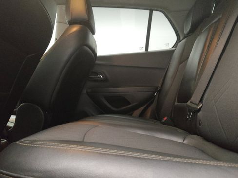 Used 2020 Chevrolet Trax LT w/ LT Convenience Package FWD image 18