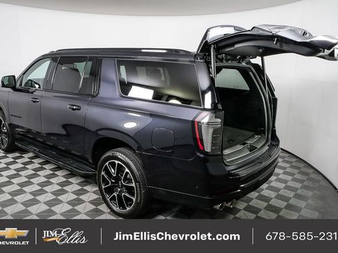 Used 2025 Chevrolet Suburban RST w/ Comfort Package image 36